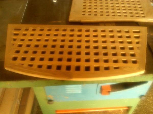 IMG00308-20101121-1146.jpg (479.82 KiB) Viewed 212845 times The one at the back does not belong to my boat...